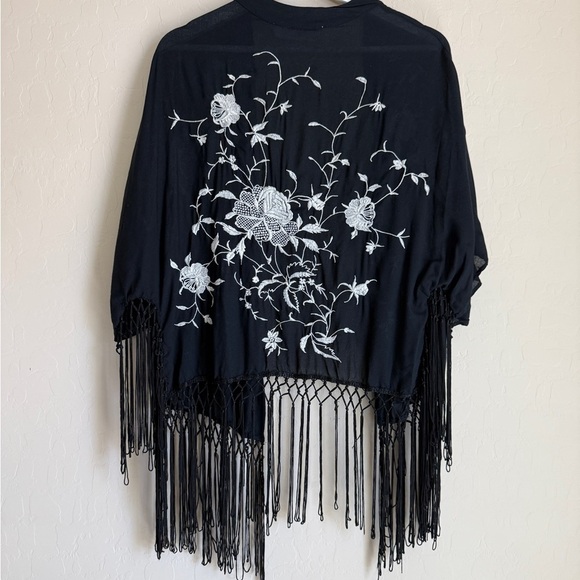 Abercrombie & Fitch Fringe Embroidered Black and White Floral Kimono Western - Picture 7 of 8